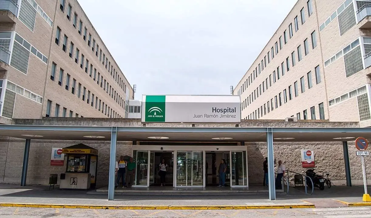 Entrada del Hospital Juan Ram&oacute;n Jim&eacute;nez - 