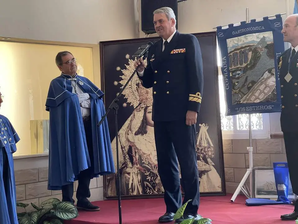 La Cofrad&iacute;a Isle&ntilde;a Los Esteros homenajea a la dotaci&oacute;n del Juan Sebasti&aacute;n de Elcano