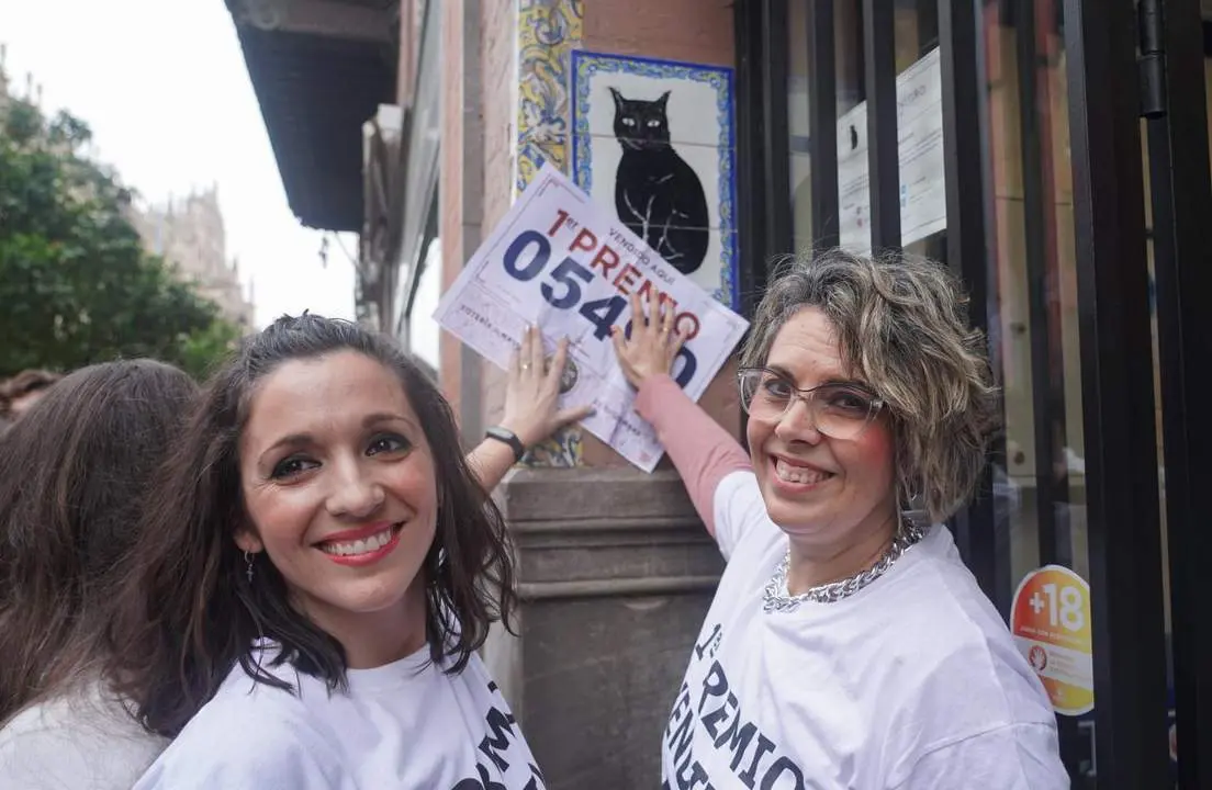 Las empleados celebrando el Gordo. - EP