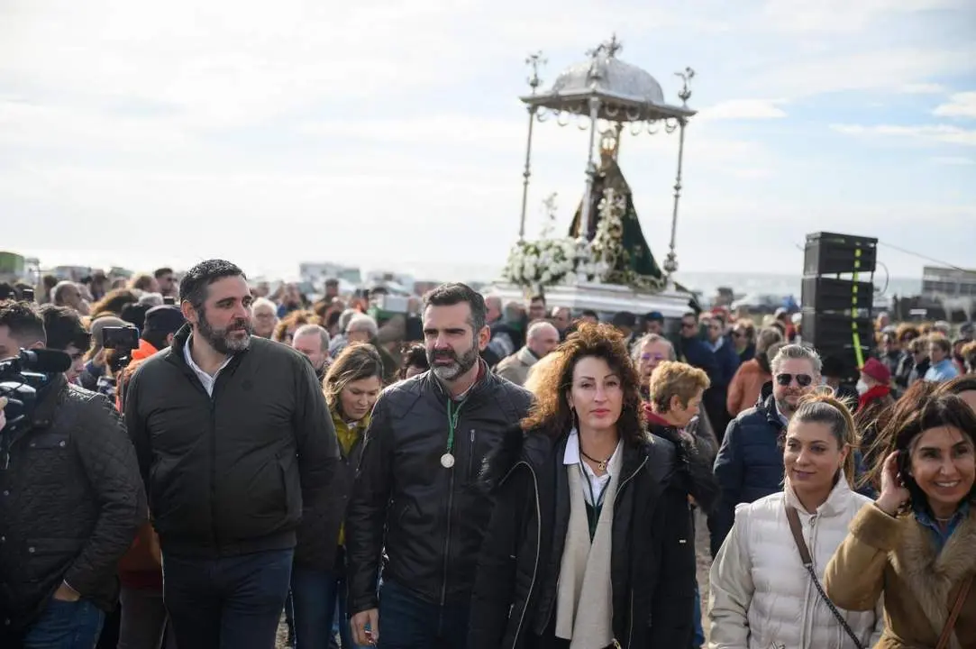 La alcaldesa y el consejero de Sostenibilidad en la romer&iacute;a.  - Ayuntamiento