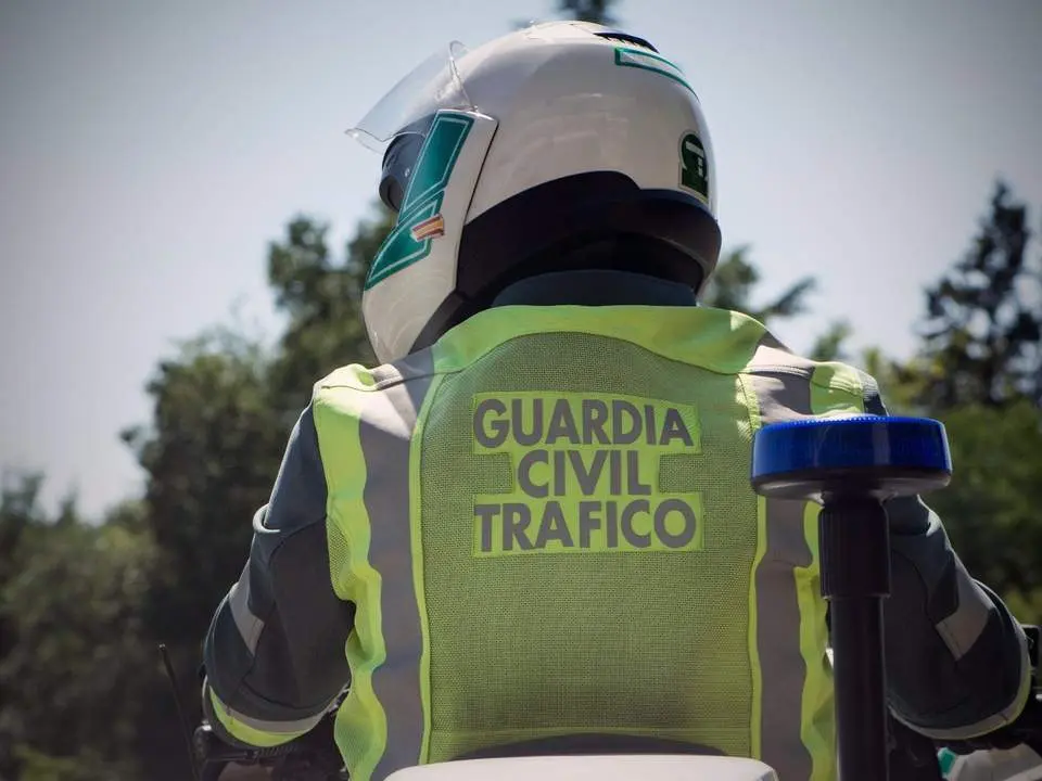 Archivo - Agente de la Guardia Civil de Tr&aacute;fico - 