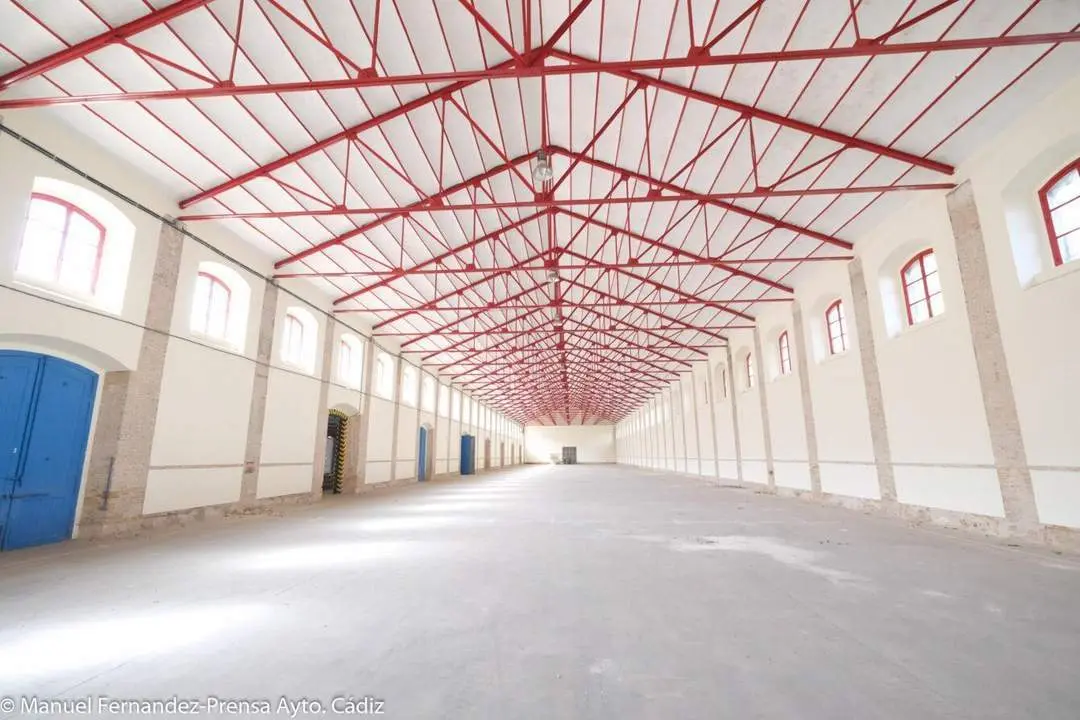 Interior de los dep&oacute;sitos, donde ya han comenzado las obras. - Manuel Fern&aacute;ndez / Ayuntamiento de Jerez.