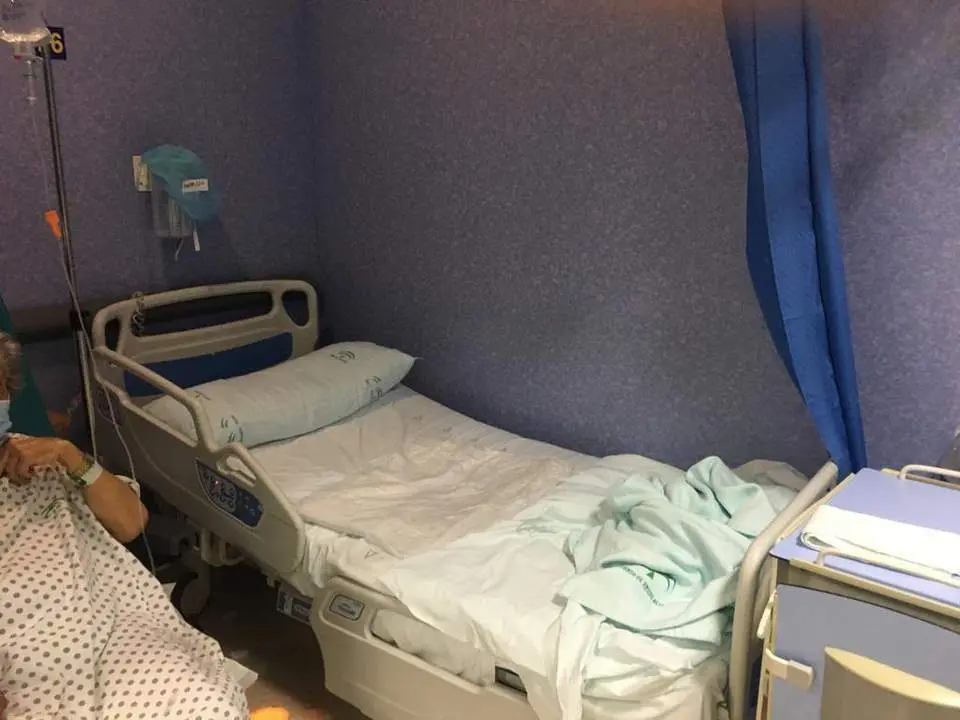 Carmen (93 a&ntilde;os) en la habitaci&oacute;n del Punta de Europa. - AI