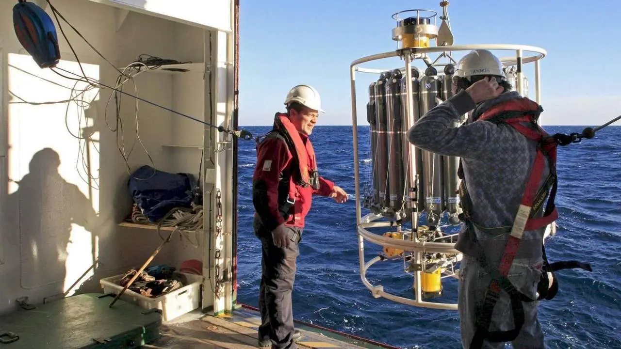 Investigadores del CSIC a bordo de un buque oceanogr&aacute;fico. - EFE/J.Costa