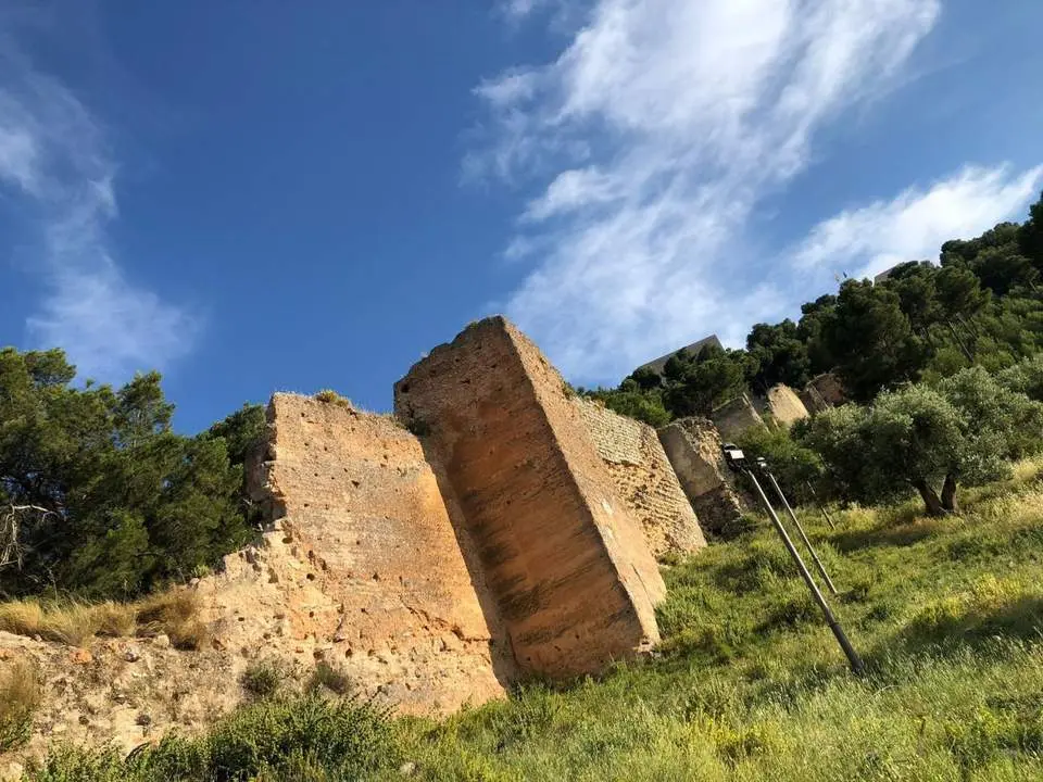 Vista de la muralla de Ja&eacute;n. - Viva Ja&eacute;n