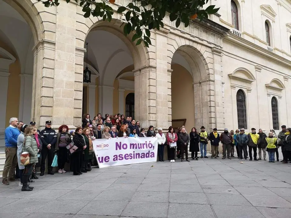 Minuto de silencio en el Ayuntamiento por el segundo crimen. - AYTO SEVILLA