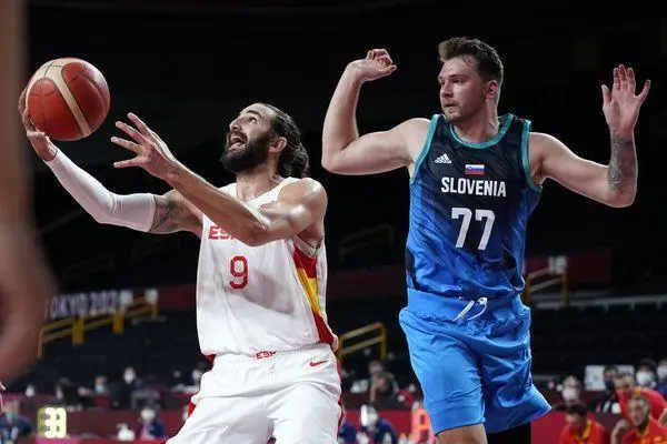 Ricky y Doncic, dos posibles jugones en el Carpena. - AP