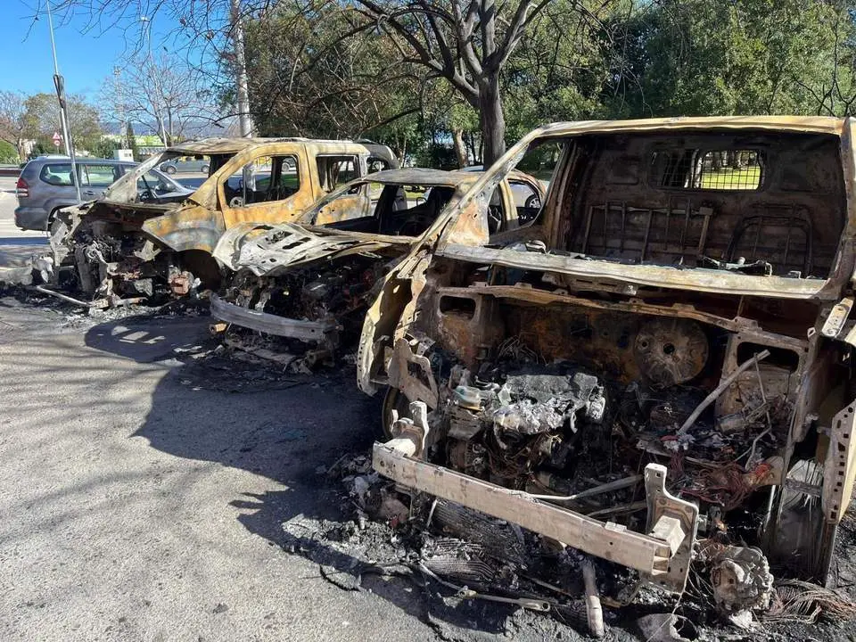 Veh&iacute;culos calcinados en San Jos&eacute; Artesano. - A.B.