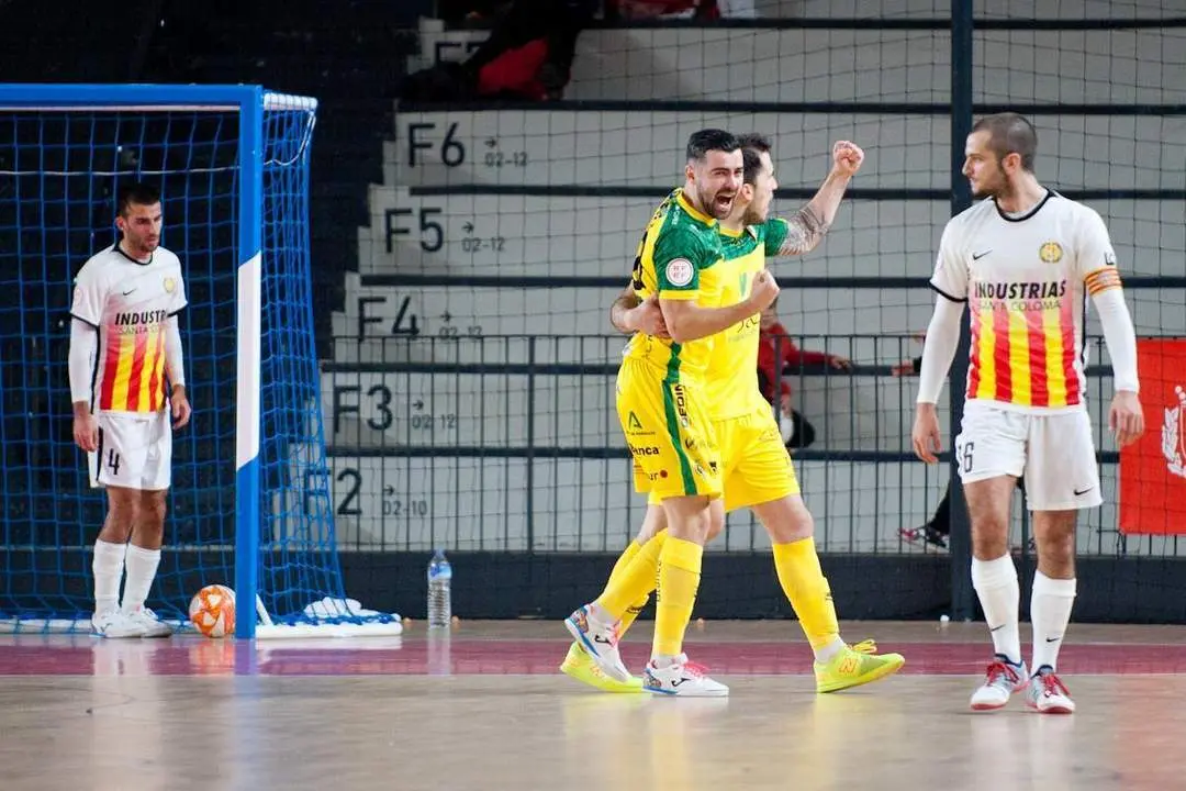 Jugadores del Ja&eacute;n Para&iacute;so Interior FS celebran un gol en Santa Coloma - Viva Ja&eacute;n