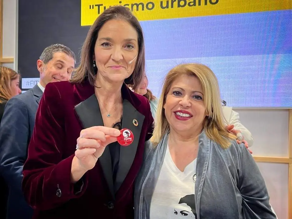 La ministra Reyes Maroto, con Mamen S&aacute;nchez.  - Andaluc&iacute;a Informaci&oacute;n