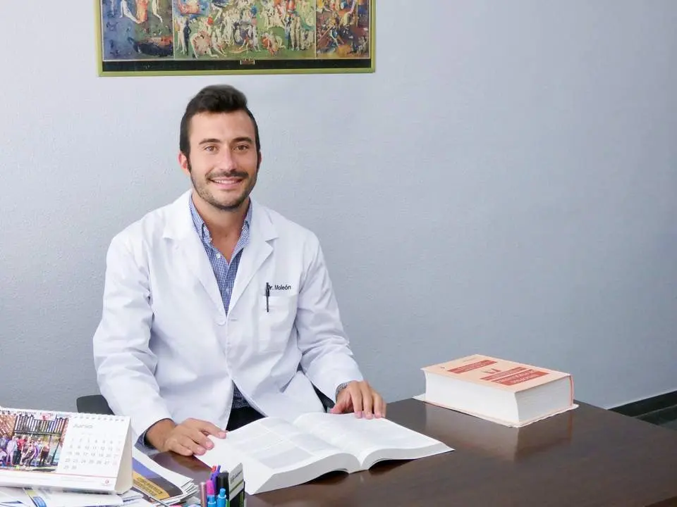 El doctor sevillano &Aacute;lvaro Mole&oacute;n repite galard&oacute;n como mejor psiquiatra de Espa&ntilde;a 2022