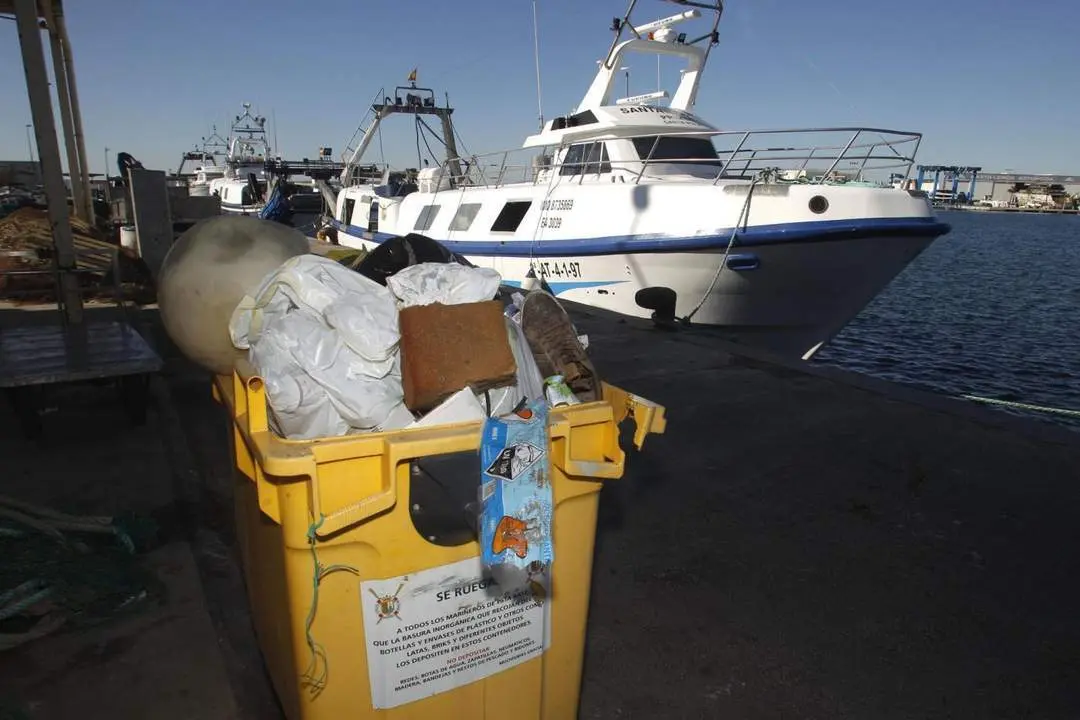 Contenedores donde se reciclan los residuos. - EFE