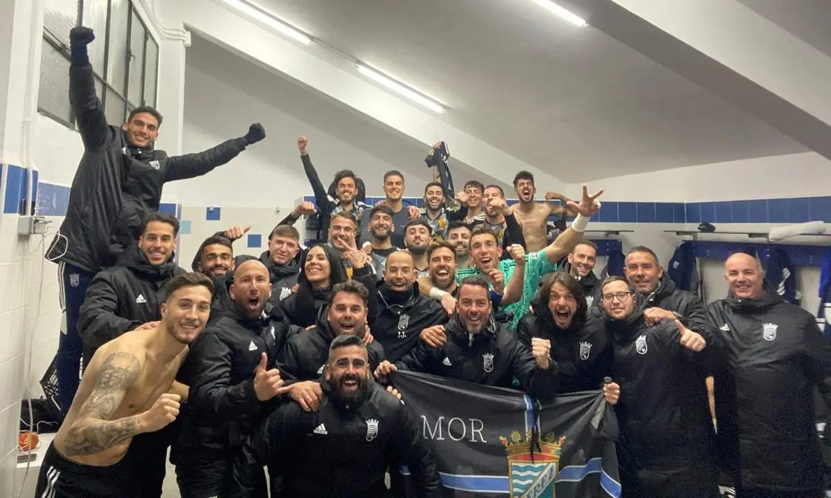 El Xerez CD celebra la victoria en Pozoblanco. - Xerez CD