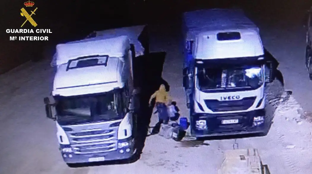 Im&aacute;genes de un robo de gasoil imputado a los detenidos. - Guardia civil
