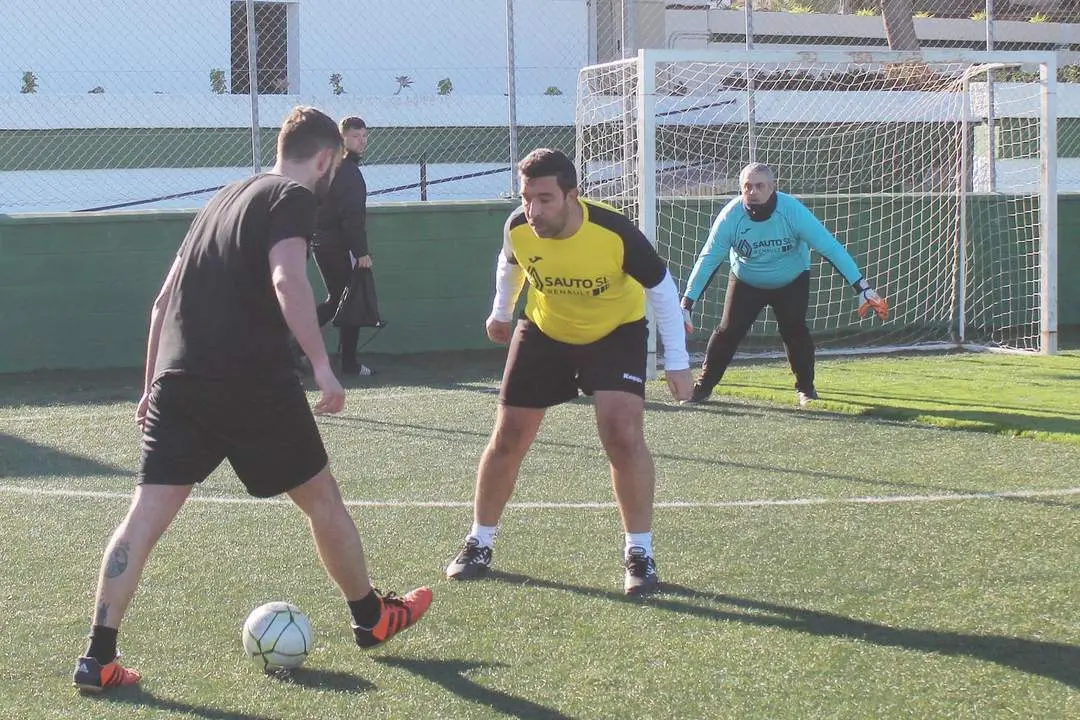 Una acci&oacute;n del partido L&iacute;nea Gentlemen - Sauto Renault - Ra&uacute;l J. Bustillos