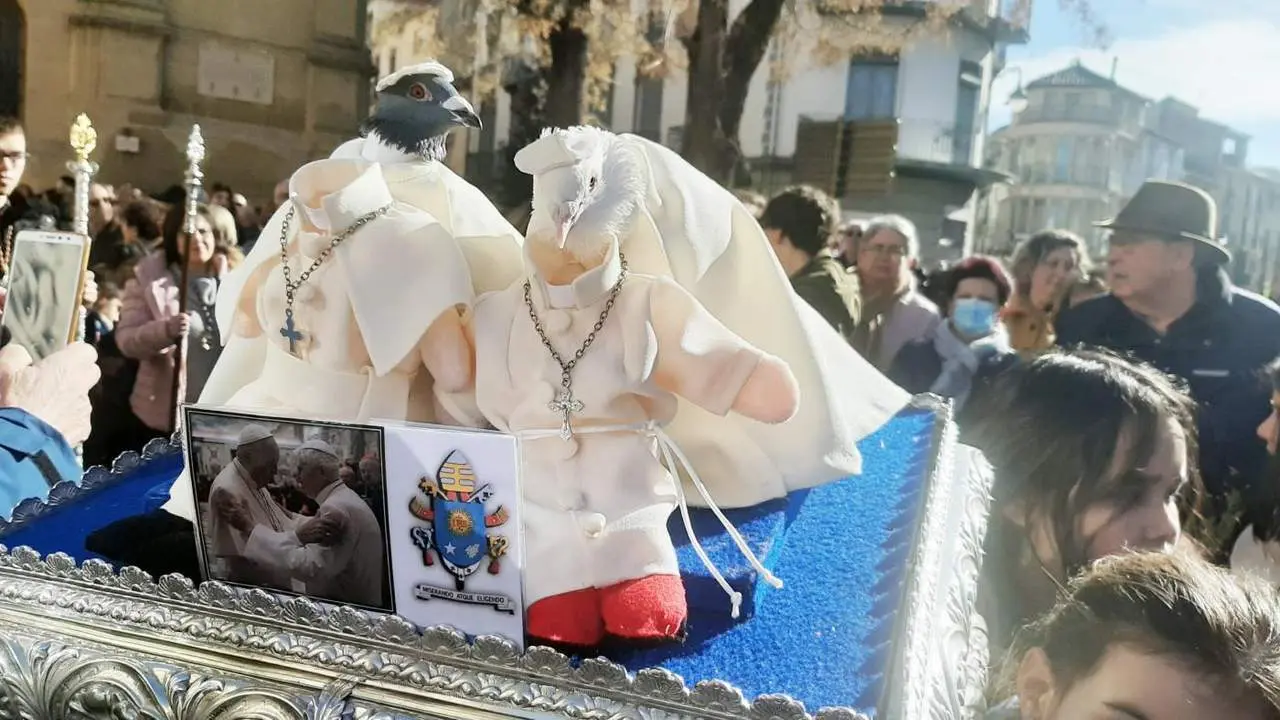 Tradicionales palomos en la procesi&oacute;n de la Candelaria.  - JJMG