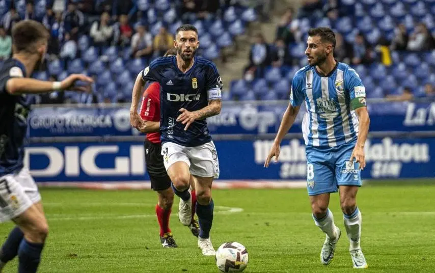 Bast&oacute;n y Luis Mu&ntilde;oz, en el partido de la primera vuelta. - LALIGA