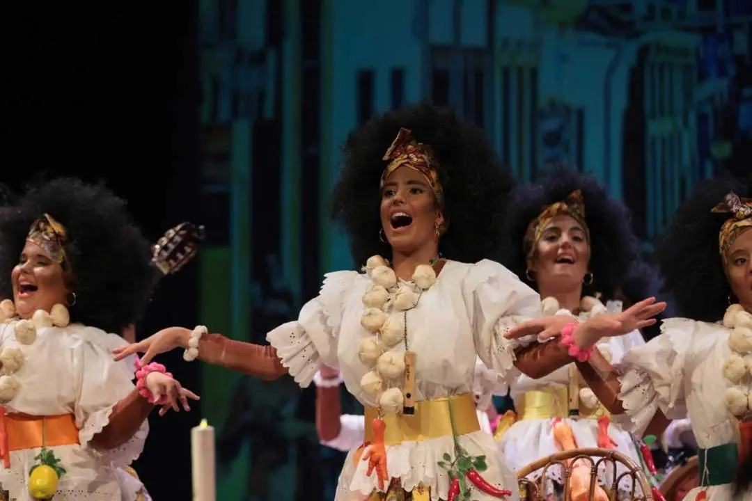 Un momento de la actuaci&oacute;n de la agrupaci&oacute;n infantil 'Las santitas'. - Ra&uacute;l Albera