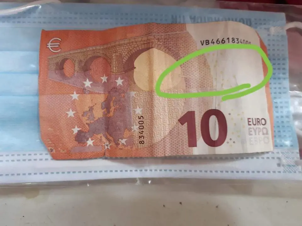 El billete, con la zona donde tiene la firma, marcada. - A. I.