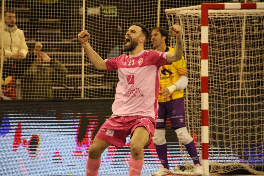 Michel tras anotar su penalti de la tanda. - Viva Ja&eacute;n