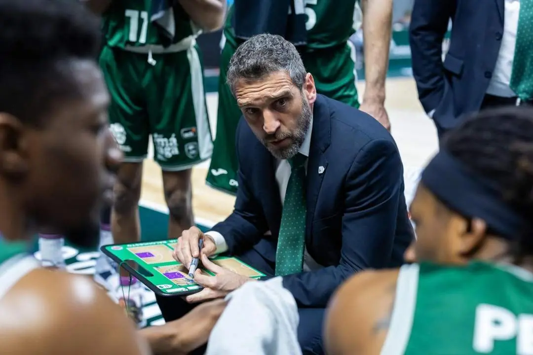 El entrenador del Unicaja, Ibon Navarro. - EFE / Carlos D&iacute;az