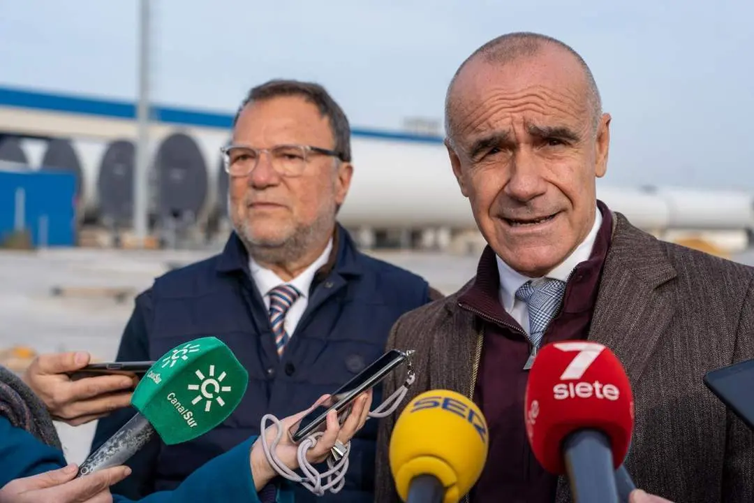 El alcalde de Sevilla, Antonio Mu&ntilde;oz, en una atenci&oacute;n a medios. - EP