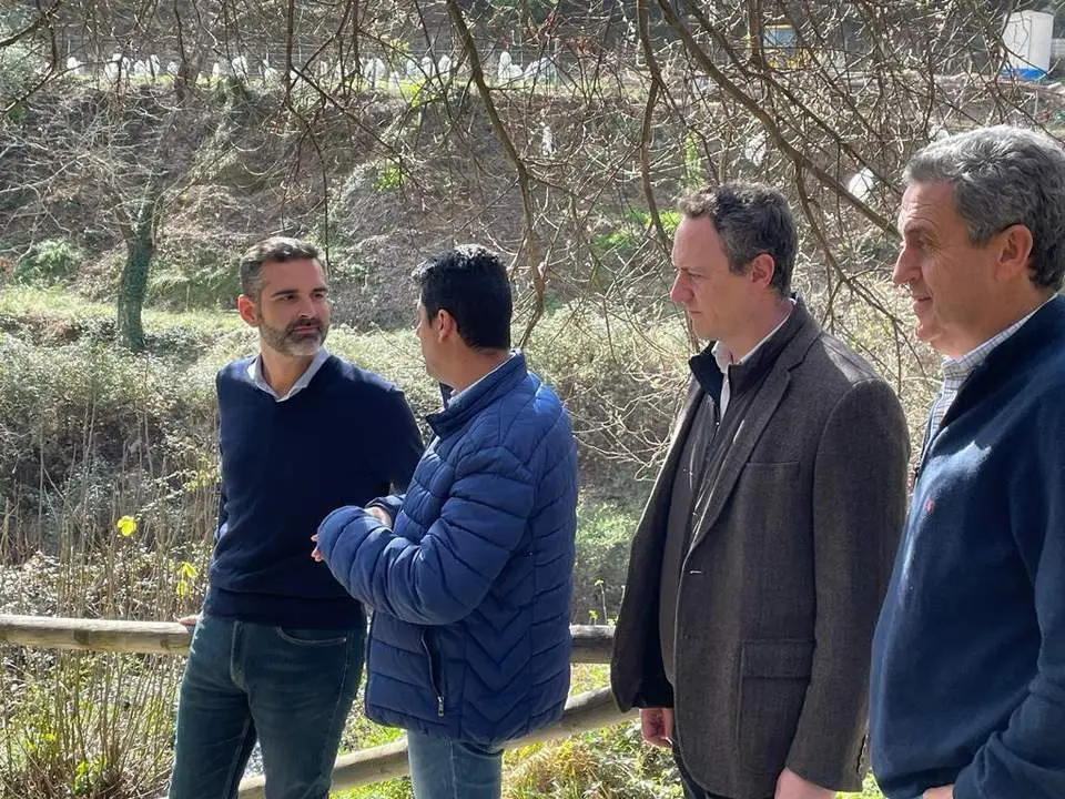 El consejero de Sostenibilidad durante su visita.  - 