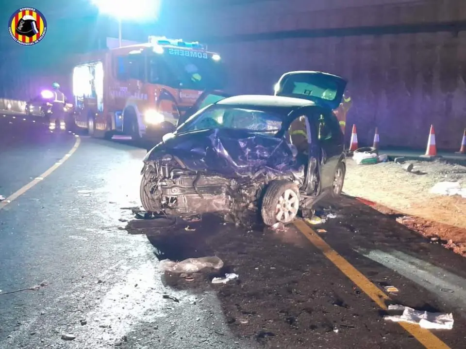 Uno de los coches siniestrados. - CONSORCIO PROVINCIAL DE BOMBEROS DE VALENCIA