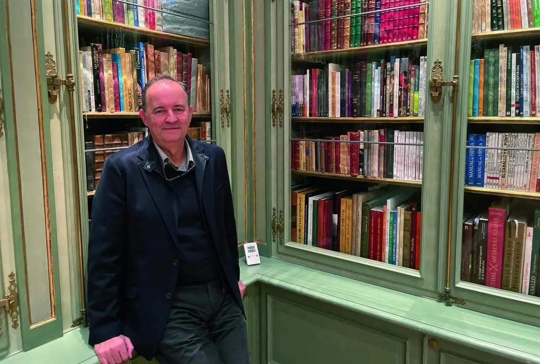 Ignacio Herrera de La Muela, en la biblioteca de la RMR. - 