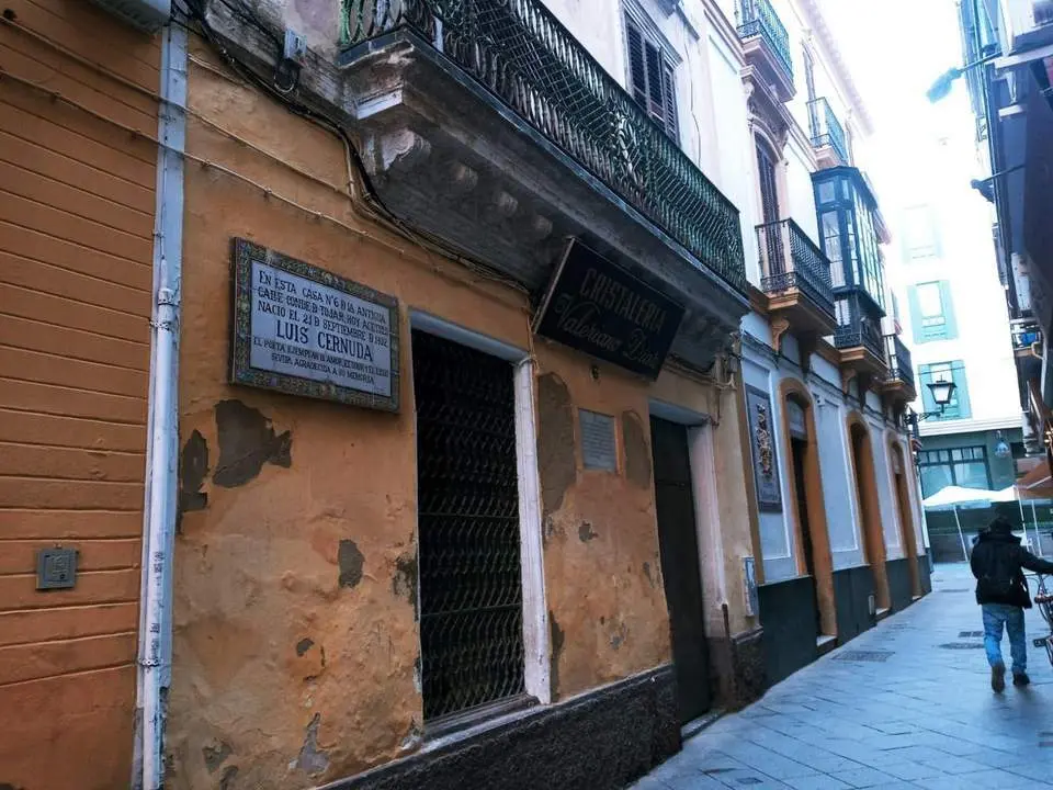 Casa natal de Cernuda, en la calle Acetres. - EP
