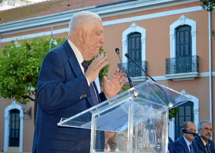 Jos&eacute; Mar&iacute;a Segovia. - VH