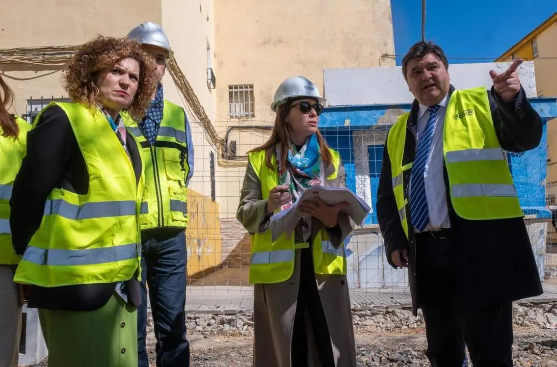 Visita a las obras de P&eacute;rez Cubillas. - VH