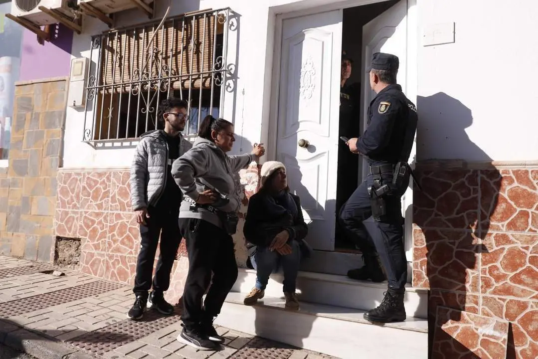 Llegada de la Polic&iacute;a. - EFE/Jorge Zapata