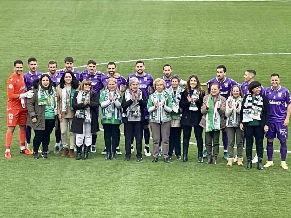 El Atl&eacute;tico Sanluquepo luci&oacute; una equipapci&oacute;n morada - ASCF
