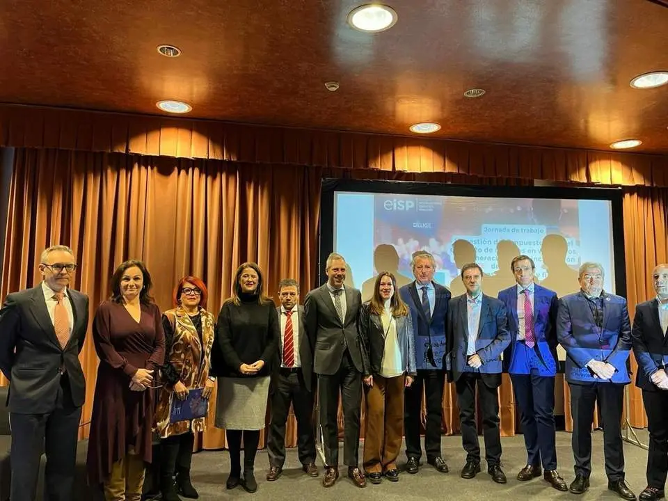La foto de familia de la jornada sobre el impuesto a vertedero. - FAMP