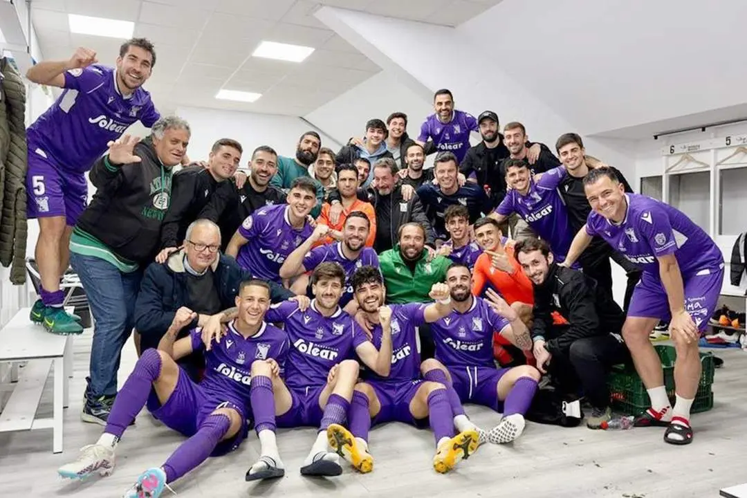 El Atl&eacute;tico Sanluque&ntilde;o celebra el triunfo obtenido ante el V&eacute;lez - ASCF