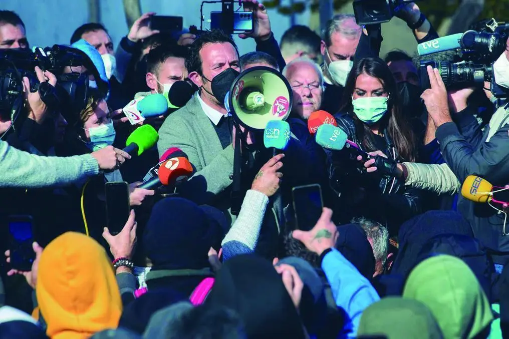 El alcalde de C&aacute;diz, Jos&eacute; Mar&iacute;a Gonz&aacute;lez, Kichi, durante la arenga a los trabajadores del metal en huelga. - EFE