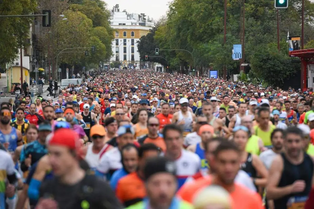 Atletas participantes en la &uacute;ltima edici&oacute;n del Zurich Marat&oacute;n. - JESUS BARRERA