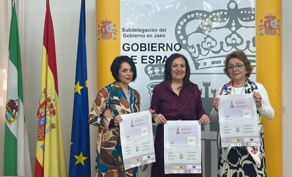 Carmen G&aacute;mez, Catalina Madue&ntilde;o y Carmen Esp&iacute;n en la presentaci&oacute;n. - Viva Ja&eacute;n.