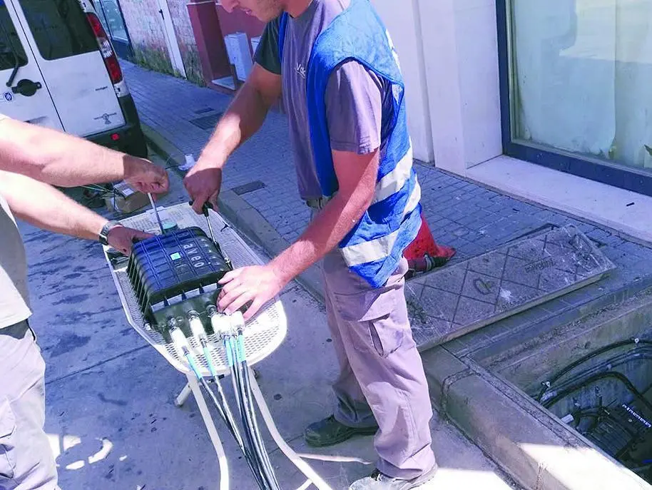 Trabajos de instalaci&oacute;n de l&iacute;neas de fibra &oacute;ptica - VIVA JA&Eacute;N