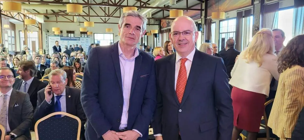 Javier S&aacute;nchez Rojas en el acto de la CEC en Arcos junto a su alcalde. - Ben&iacute;tez