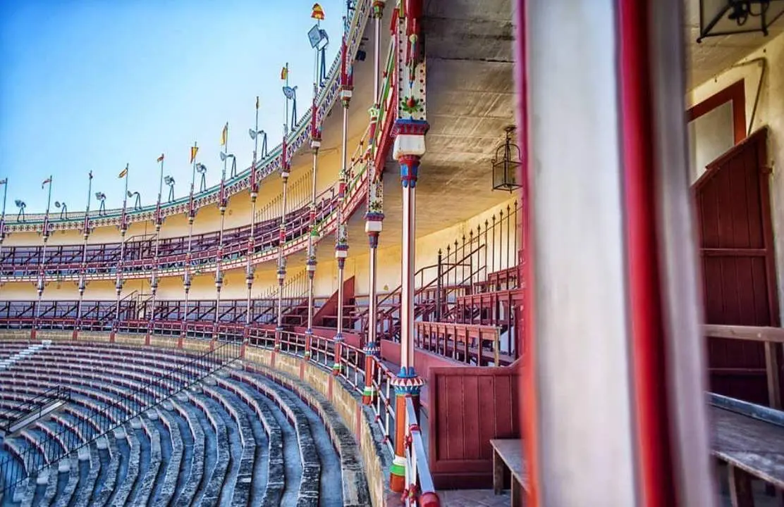 Plaza de Toros.  - Viva. 