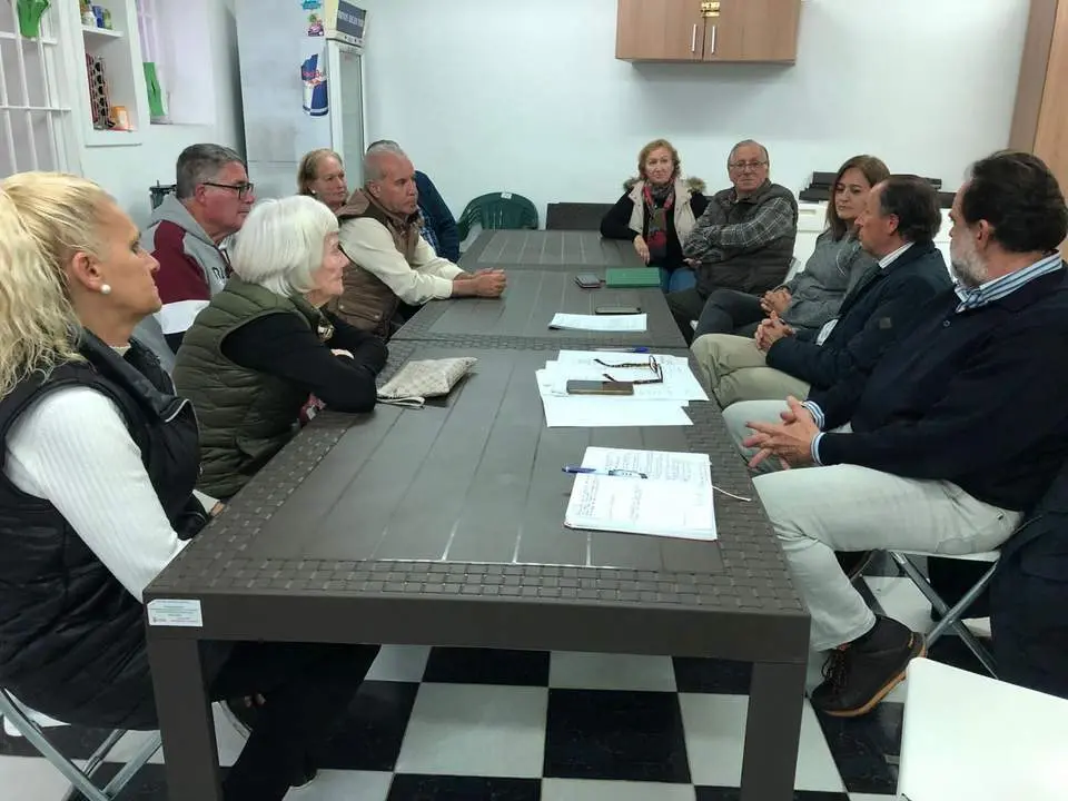 Vecinos de El Arenal reclaman a la Junta la instalaci&oacute;n de ascensores  - VIVA