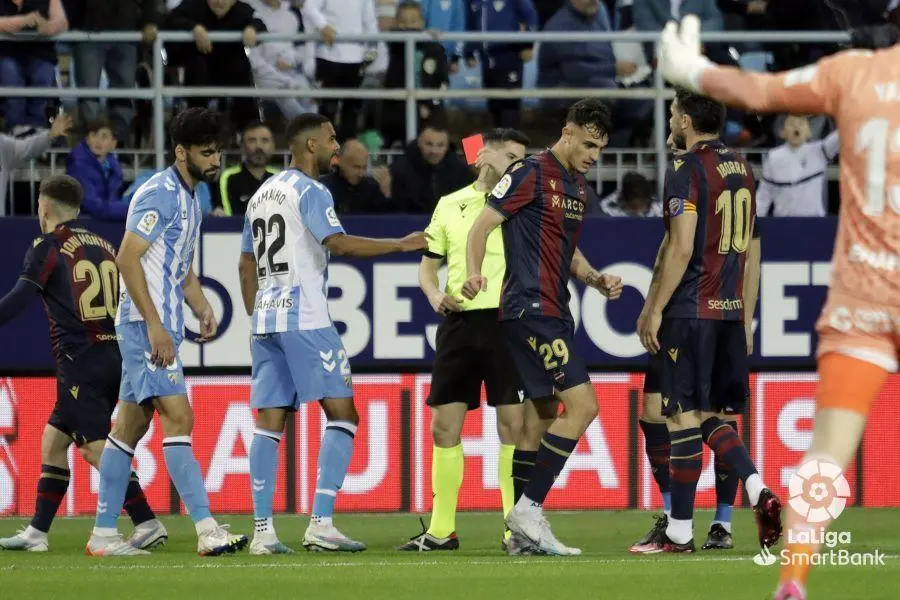 Momento en que expulsan a Juande. - LALIGA
