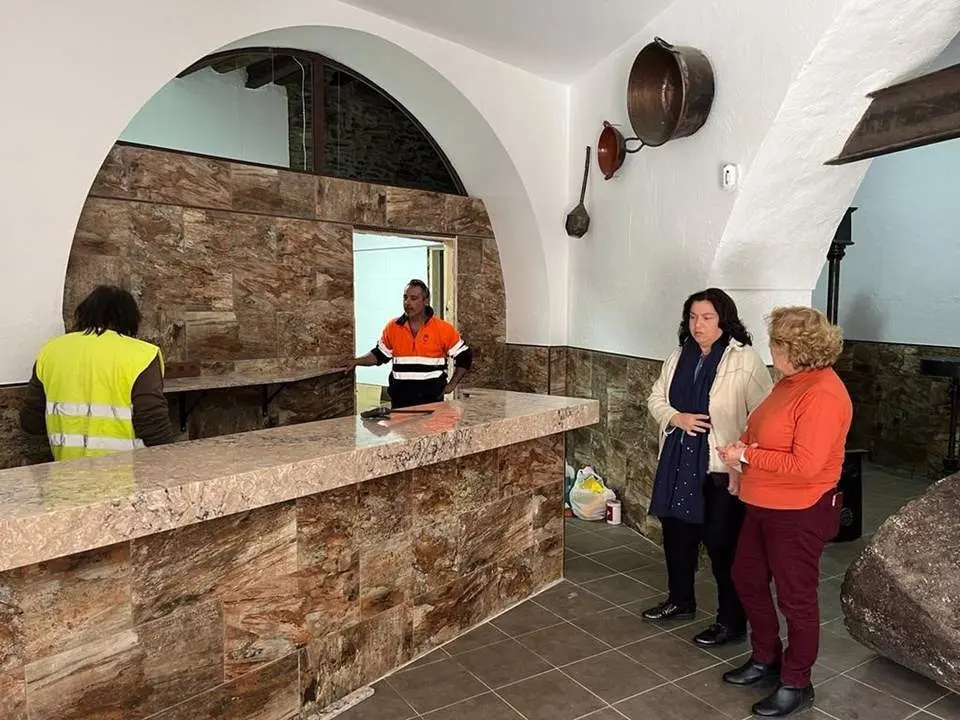 La diputada del PFEA, Matilde D&iacute;az,  en Laroya - 