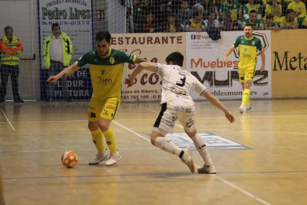 Mati Rosa en una de las acciones del partido. - Viva Ja&eacute;n