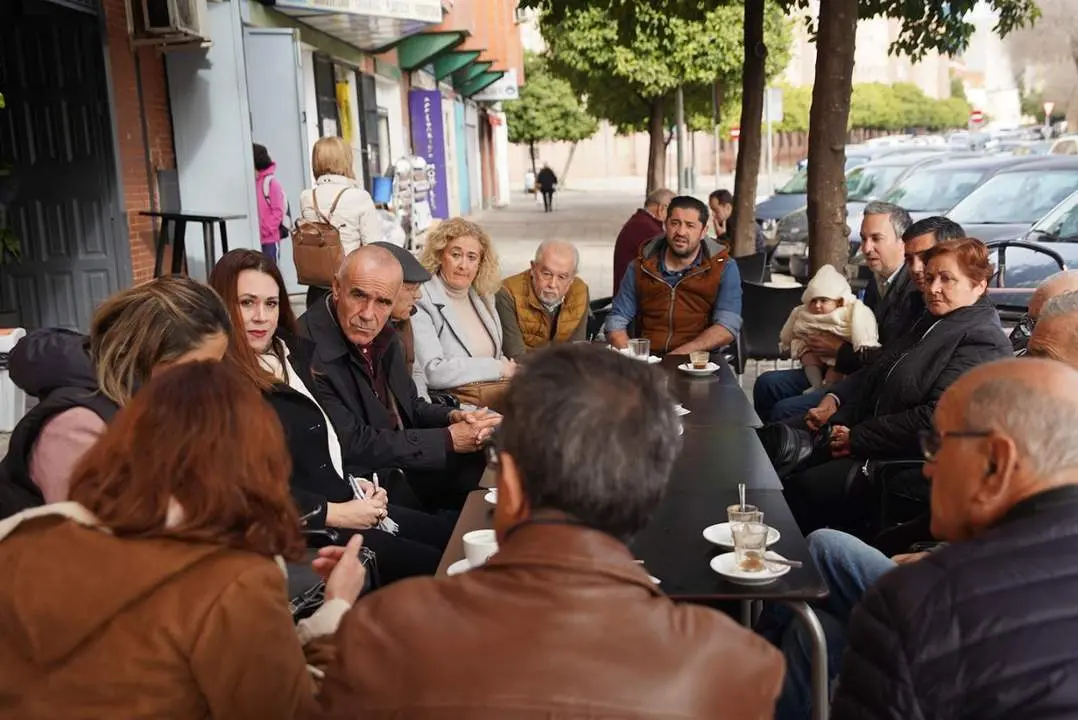 Encuentro con los vecinos del Tiro de L&iacute;nea. - ayto
