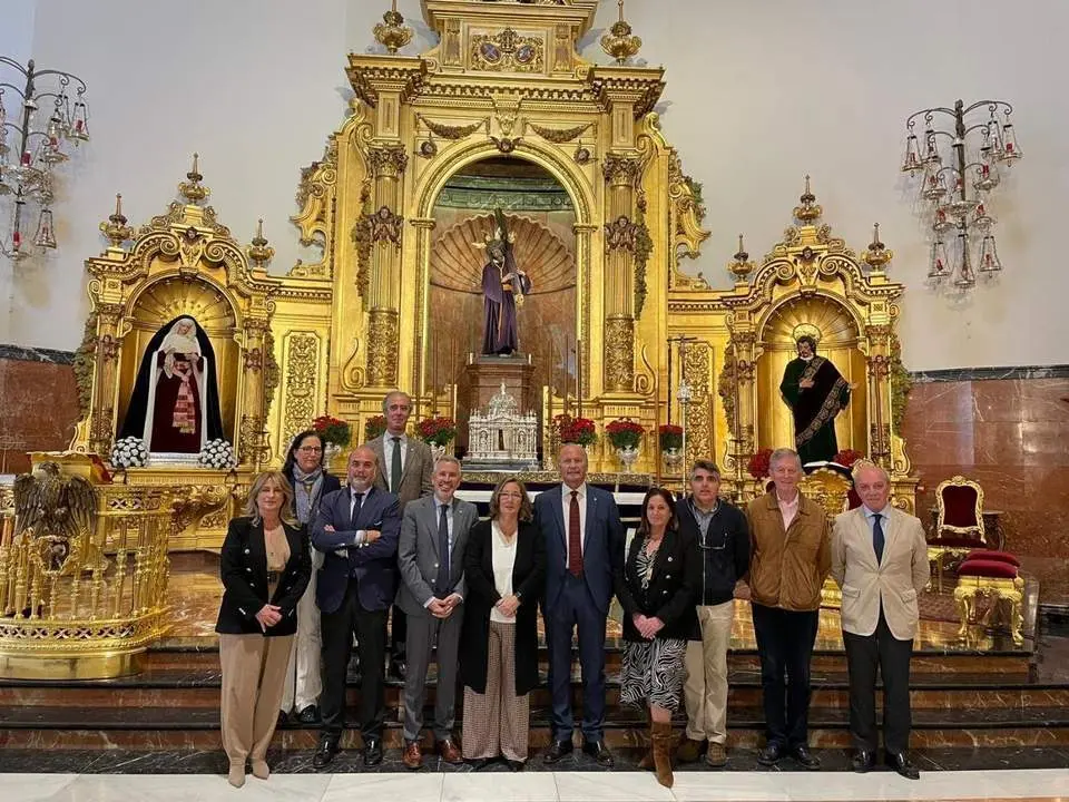La consejera de Salud y el hermano mayor del Gran Poder. - JUNTA DE ANDALUC&Iacute;A