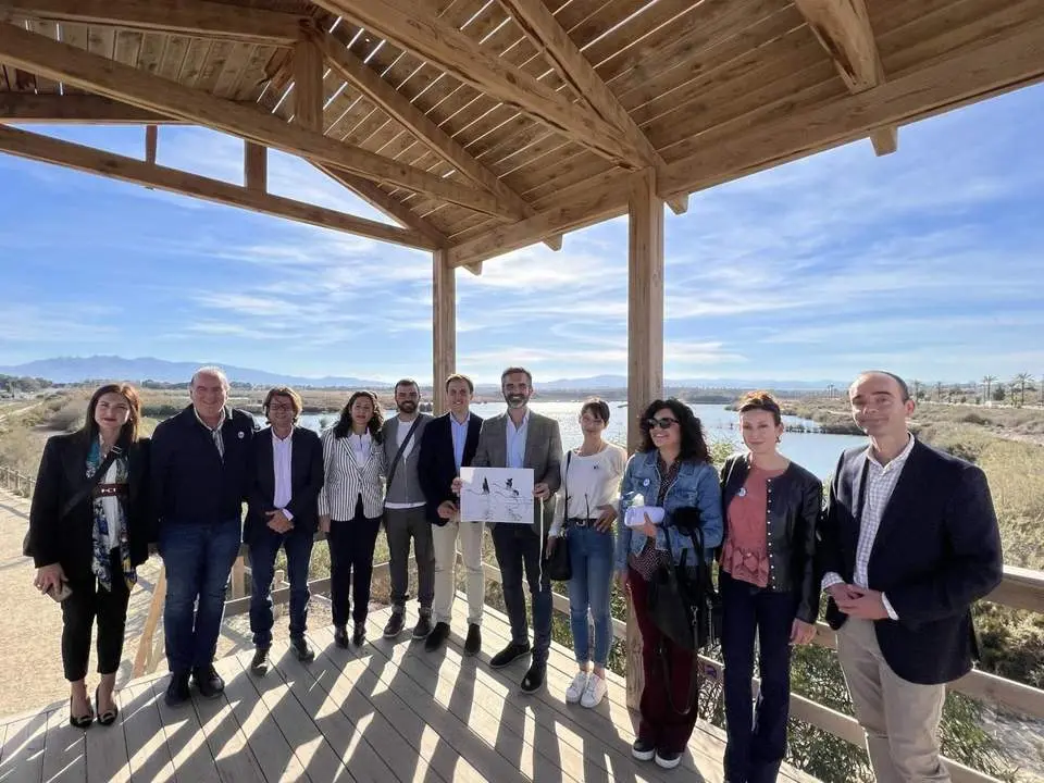 Fern&aacute;ndez-Pacheco visita el humedal costero Salar de los Canos de Vera - Junta