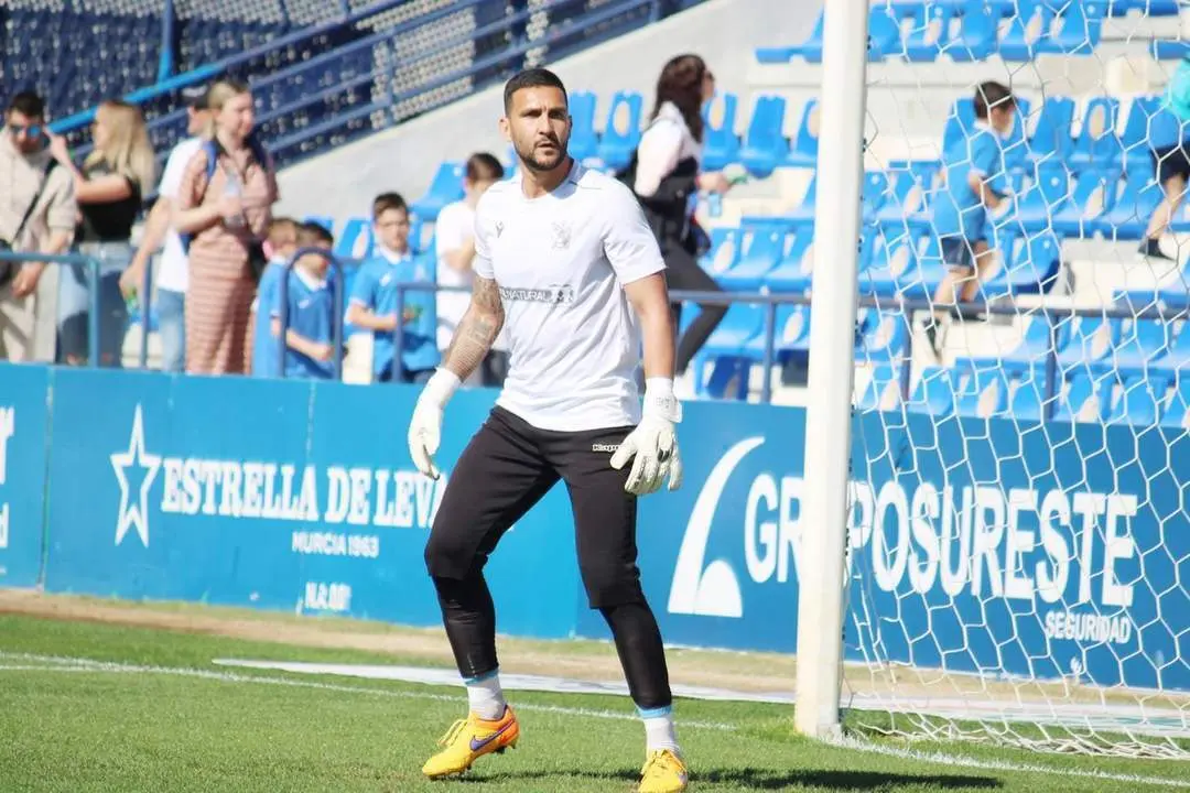 El portero Olmedo estuvo muy cerca de no encajar un solo gol - ASCF